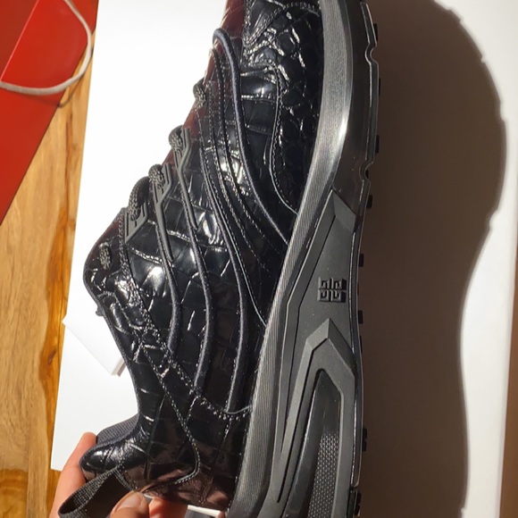 Givenchy - Picture 2 of 6